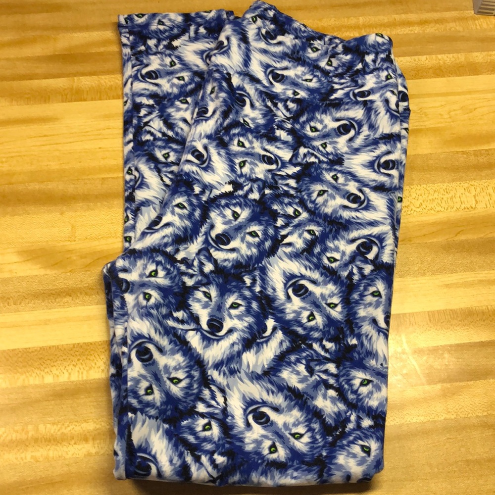 LuLaRoe leggings. Wolves Tall &Curvy. Unicorn find